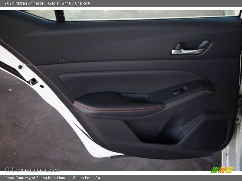 Glacier White / Charcoal 2020 Nissan Altima SR