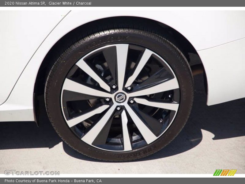 Glacier White / Charcoal 2020 Nissan Altima SR