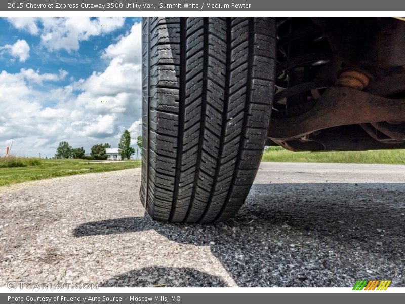 Summit White / Medium Pewter 2015 Chevrolet Express Cutaway 3500 Utility Van