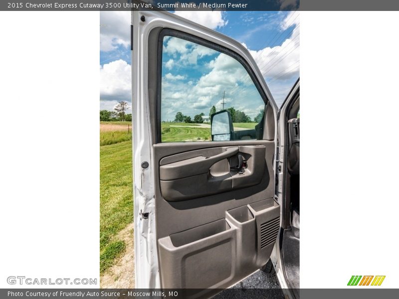 Summit White / Medium Pewter 2015 Chevrolet Express Cutaway 3500 Utility Van