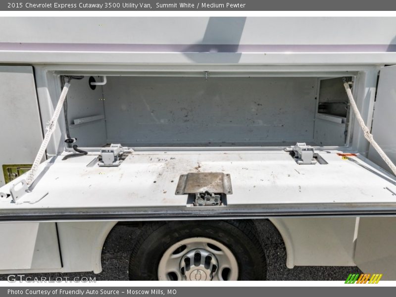 Summit White / Medium Pewter 2015 Chevrolet Express Cutaway 3500 Utility Van
