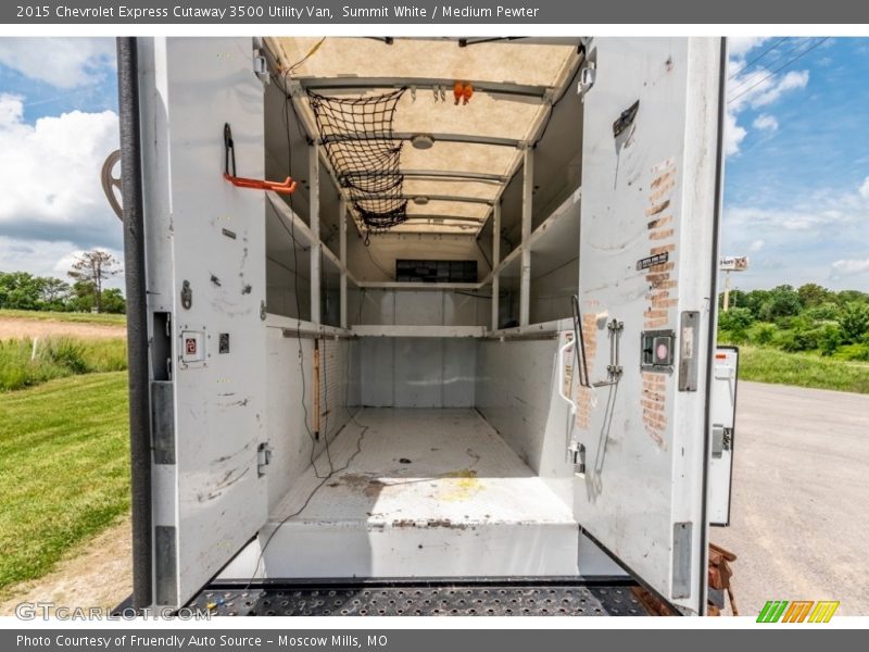 Summit White / Medium Pewter 2015 Chevrolet Express Cutaway 3500 Utility Van