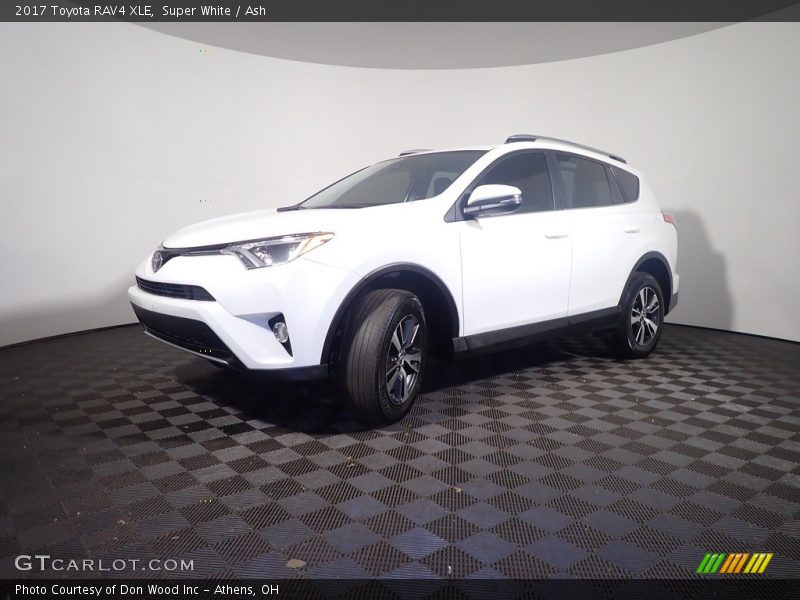 Super White / Ash 2017 Toyota RAV4 XLE