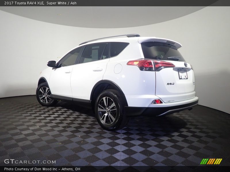 Super White / Ash 2017 Toyota RAV4 XLE