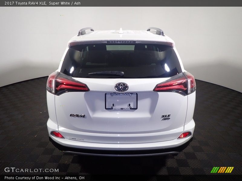 Super White / Ash 2017 Toyota RAV4 XLE