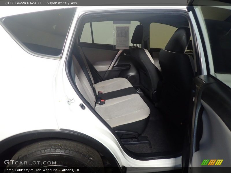 Super White / Ash 2017 Toyota RAV4 XLE