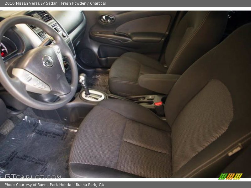 Fresh Powder / Charcoal 2016 Nissan Versa SV Sedan