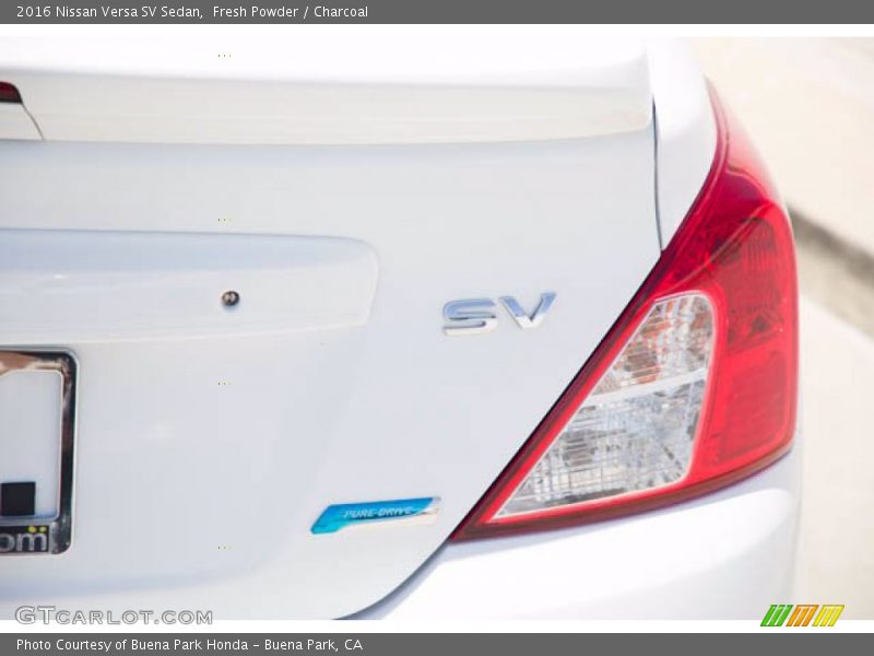 Fresh Powder / Charcoal 2016 Nissan Versa SV Sedan