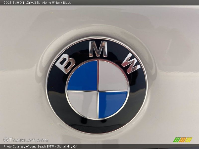 Alpine White / Black 2018 BMW X1 sDrive28i
