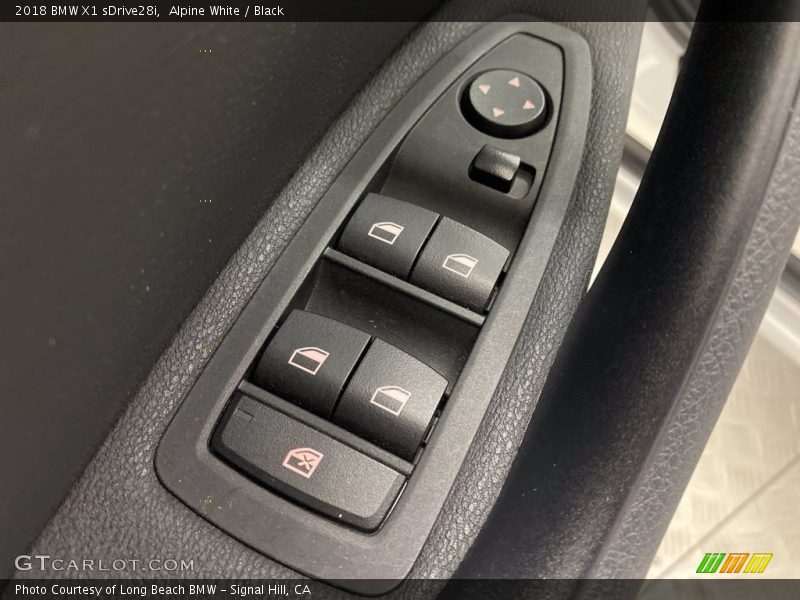 Alpine White / Black 2018 BMW X1 sDrive28i