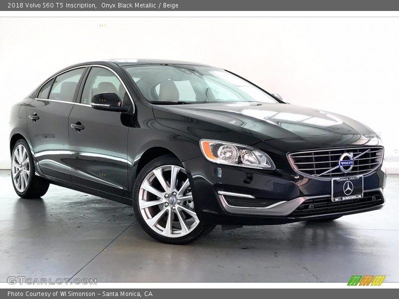 Front 3/4 View of 2018 S60 T5 Inscription