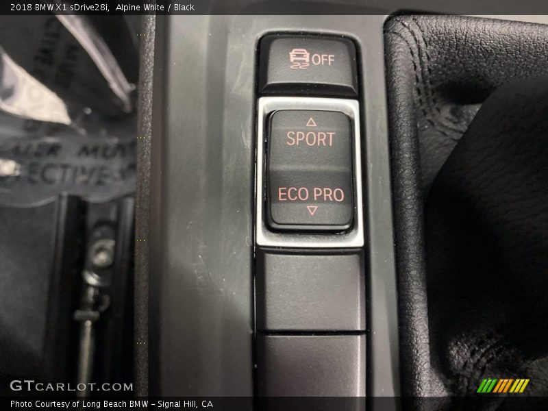 Alpine White / Black 2018 BMW X1 sDrive28i
