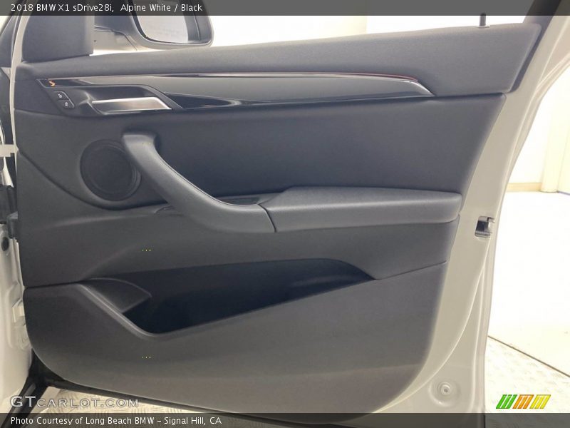 Alpine White / Black 2018 BMW X1 sDrive28i