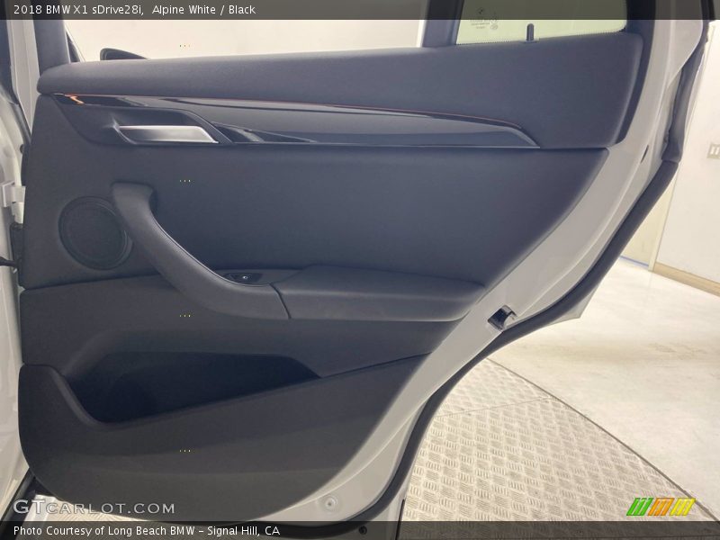 Alpine White / Black 2018 BMW X1 sDrive28i