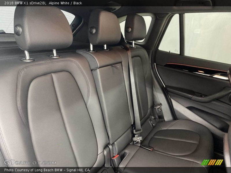Alpine White / Black 2018 BMW X1 sDrive28i