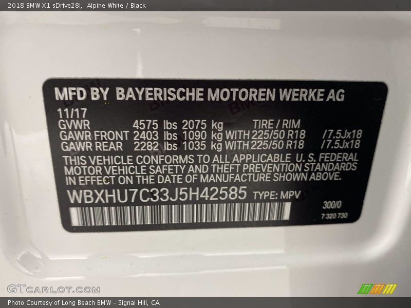 Alpine White / Black 2018 BMW X1 sDrive28i
