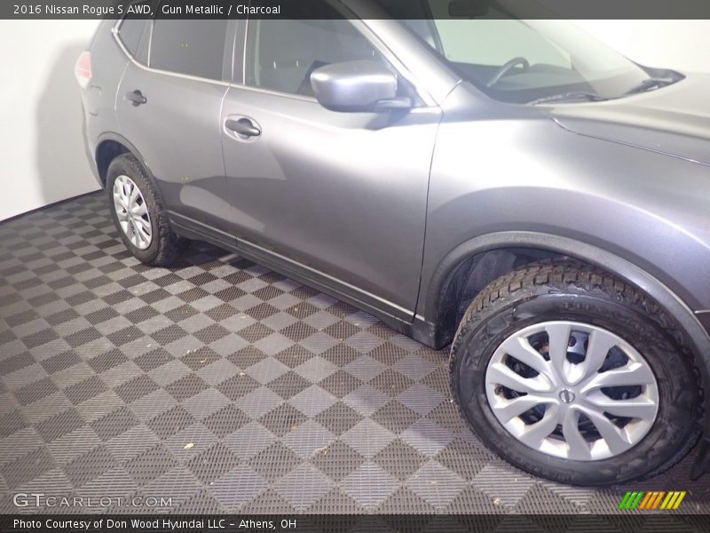 Gun Metallic / Charcoal 2016 Nissan Rogue S AWD