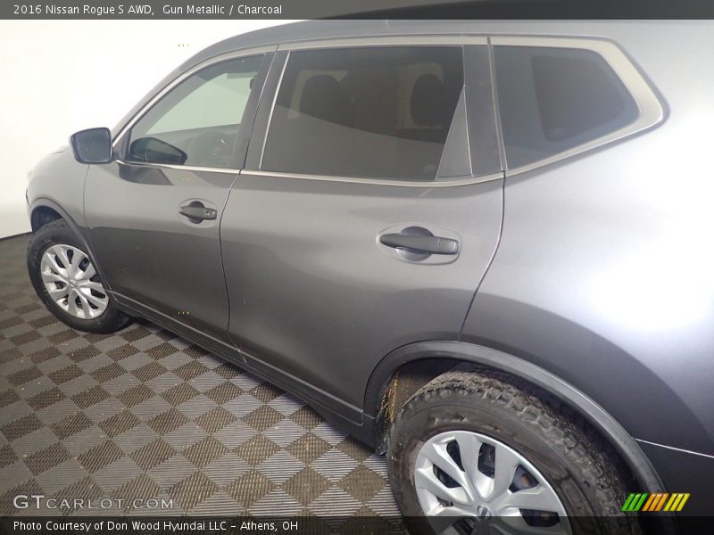 Gun Metallic / Charcoal 2016 Nissan Rogue S AWD