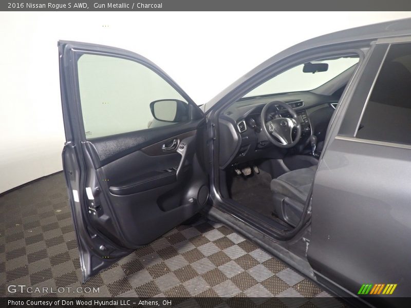 Gun Metallic / Charcoal 2016 Nissan Rogue S AWD