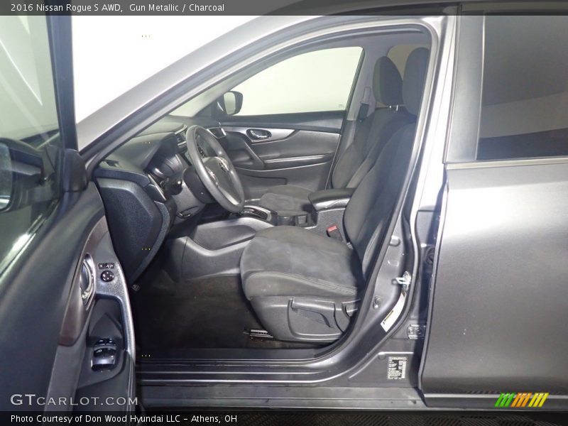 Gun Metallic / Charcoal 2016 Nissan Rogue S AWD