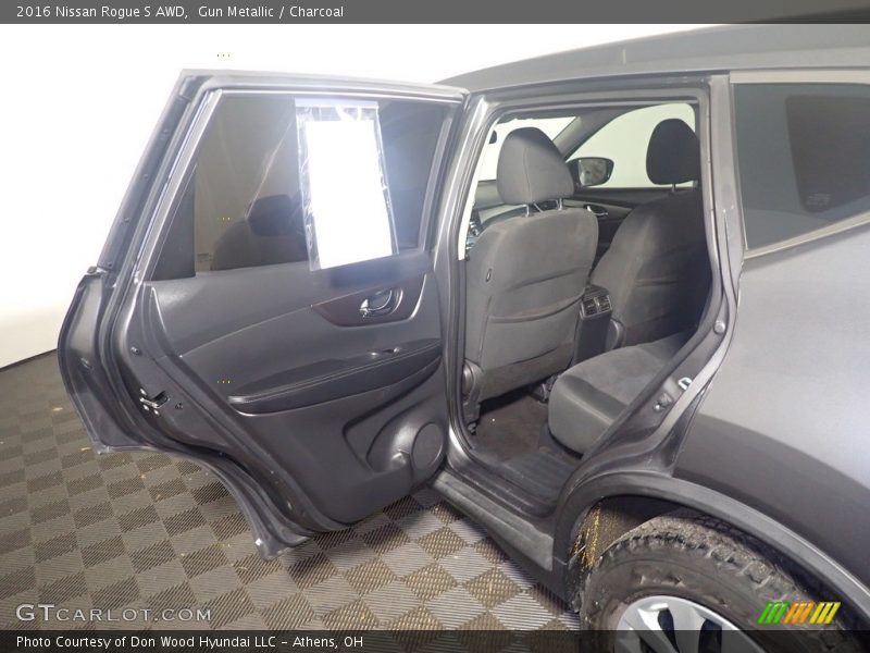 Gun Metallic / Charcoal 2016 Nissan Rogue S AWD