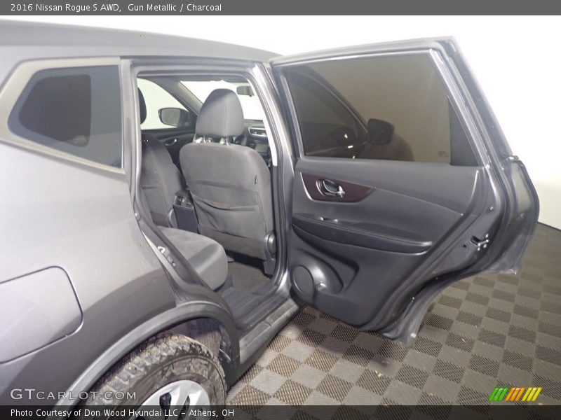 Gun Metallic / Charcoal 2016 Nissan Rogue S AWD