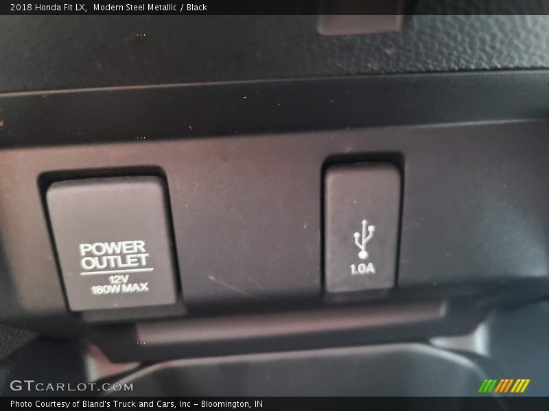 Modern Steel Metallic / Black 2018 Honda Fit LX