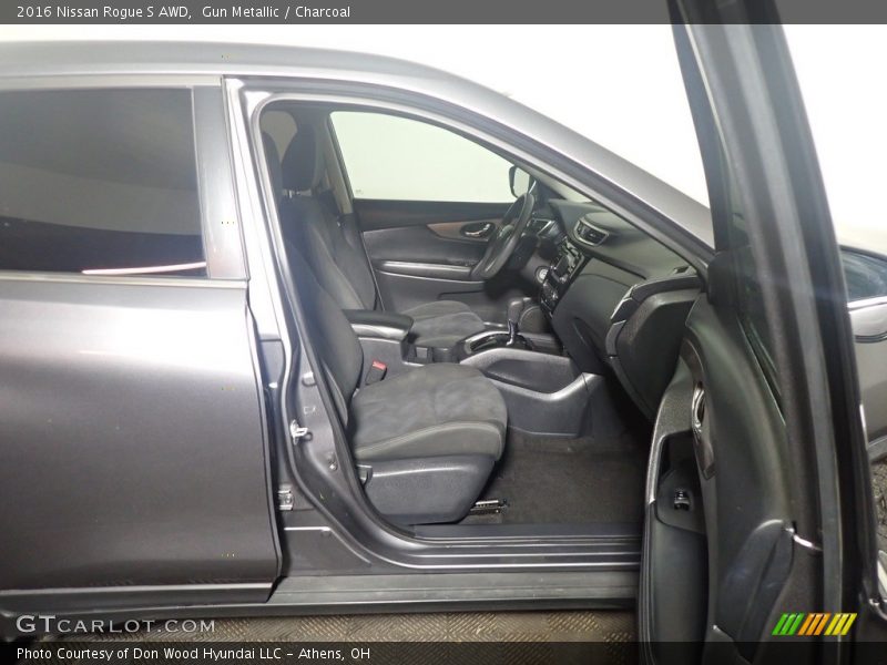 Gun Metallic / Charcoal 2016 Nissan Rogue S AWD