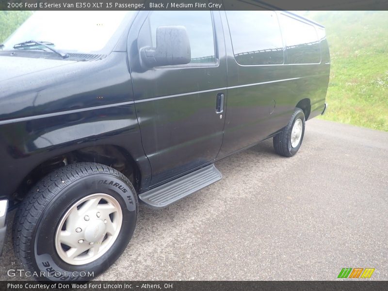 Black / Medium Flint Grey 2006 Ford E Series Van E350 XLT 15 Passenger