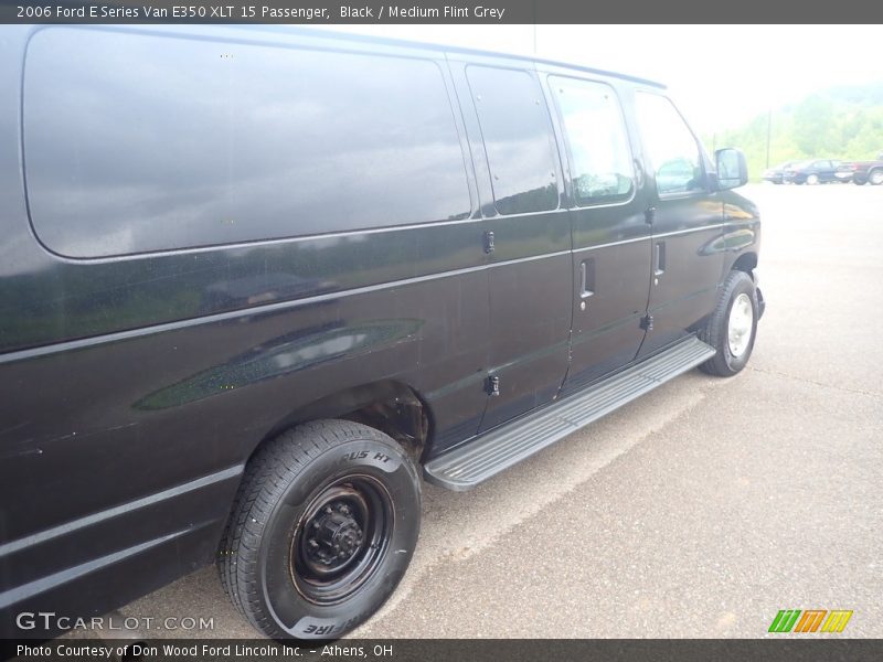 Black / Medium Flint Grey 2006 Ford E Series Van E350 XLT 15 Passenger