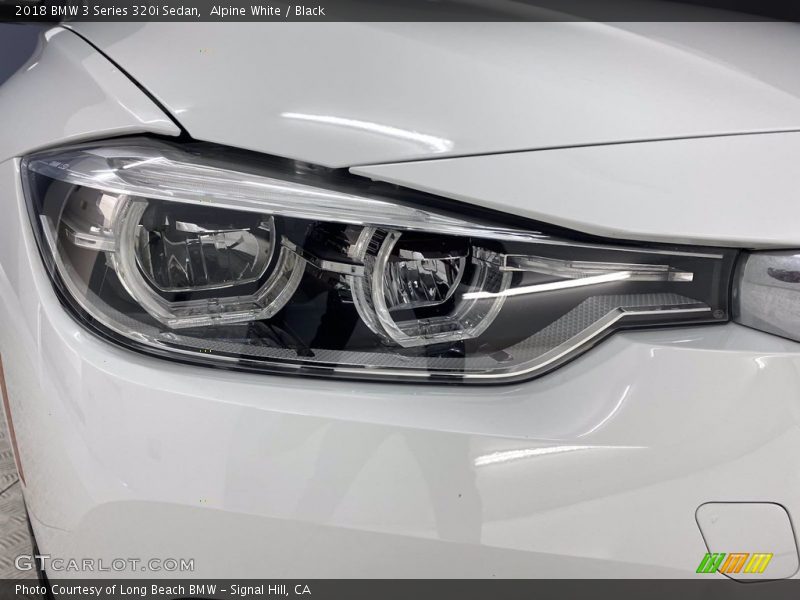 Alpine White / Black 2018 BMW 3 Series 320i Sedan