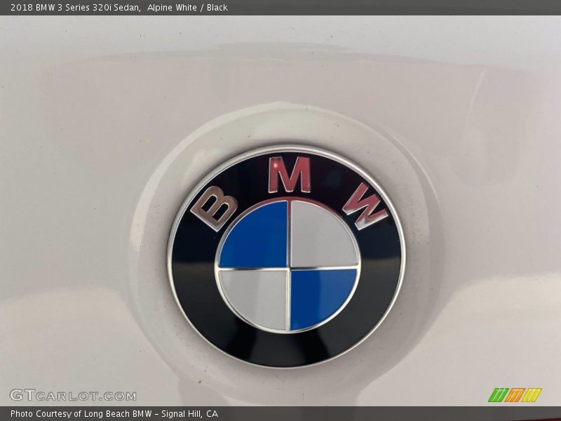 Alpine White / Black 2018 BMW 3 Series 320i Sedan