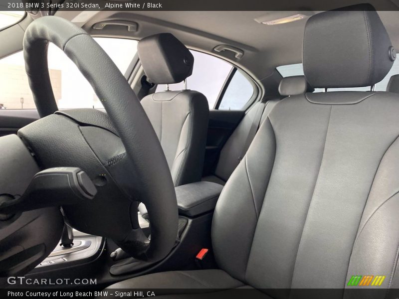 Alpine White / Black 2018 BMW 3 Series 320i Sedan