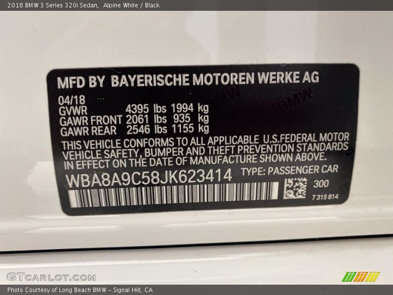 Alpine White / Black 2018 BMW 3 Series 320i Sedan