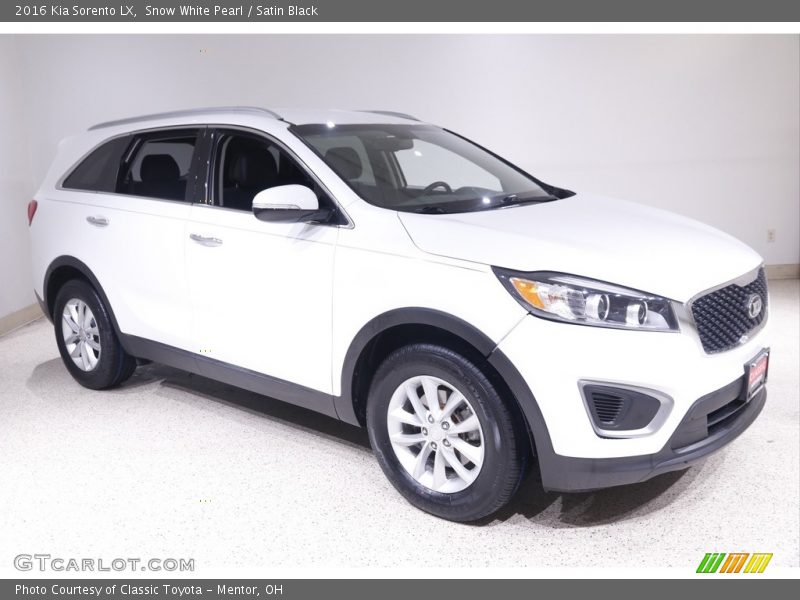 Snow White Pearl / Satin Black 2016 Kia Sorento LX