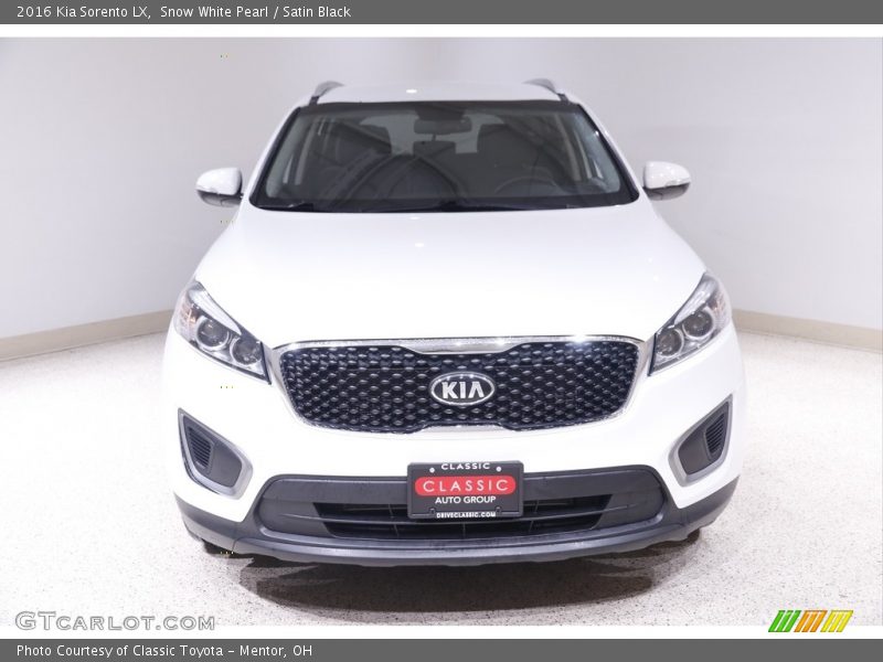 Snow White Pearl / Satin Black 2016 Kia Sorento LX