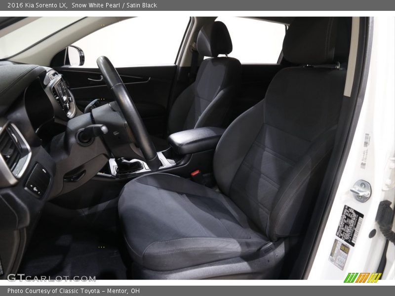 Snow White Pearl / Satin Black 2016 Kia Sorento LX