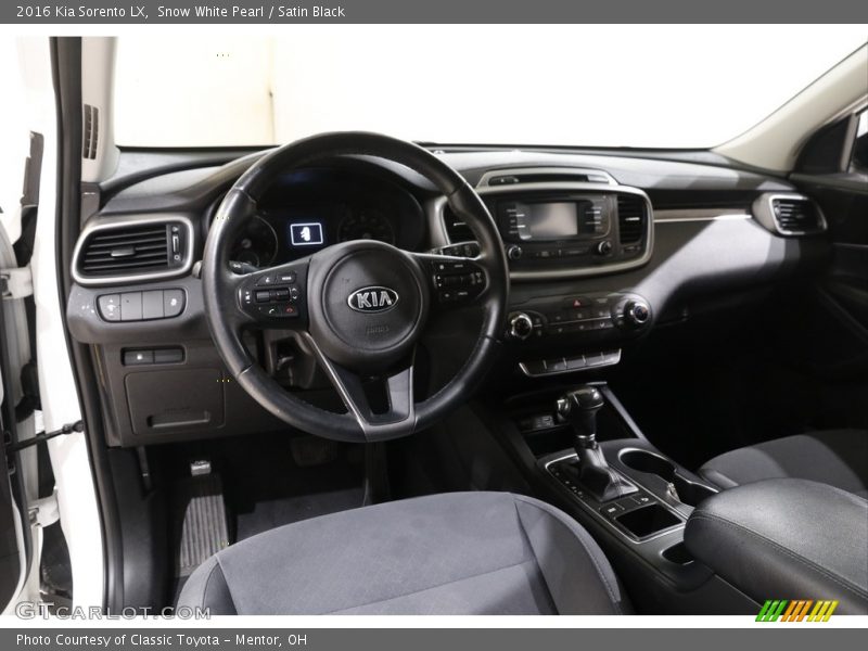 Snow White Pearl / Satin Black 2016 Kia Sorento LX