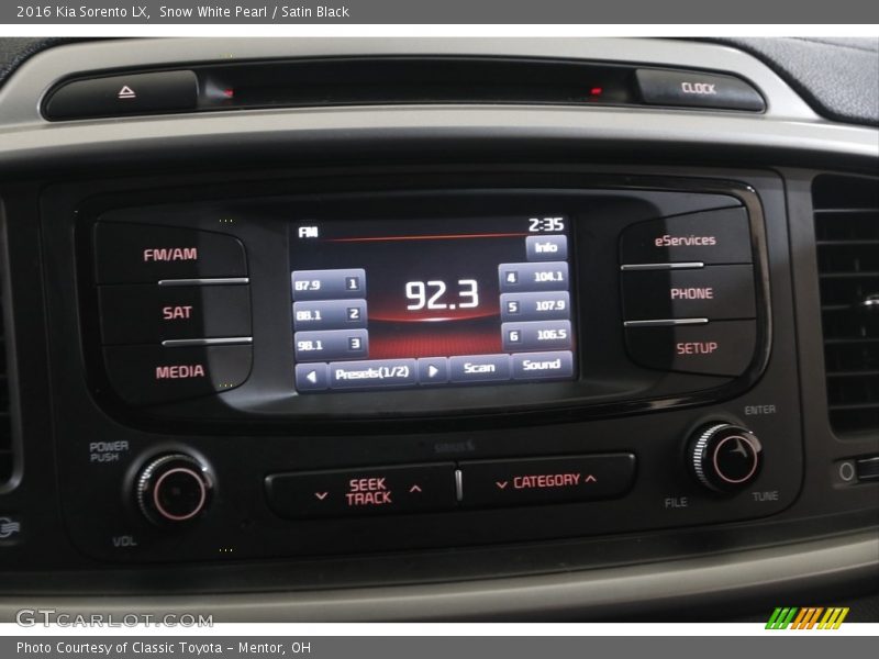 Snow White Pearl / Satin Black 2016 Kia Sorento LX