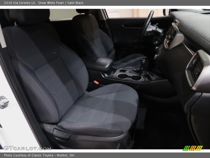 Snow White Pearl / Satin Black 2016 Kia Sorento LX