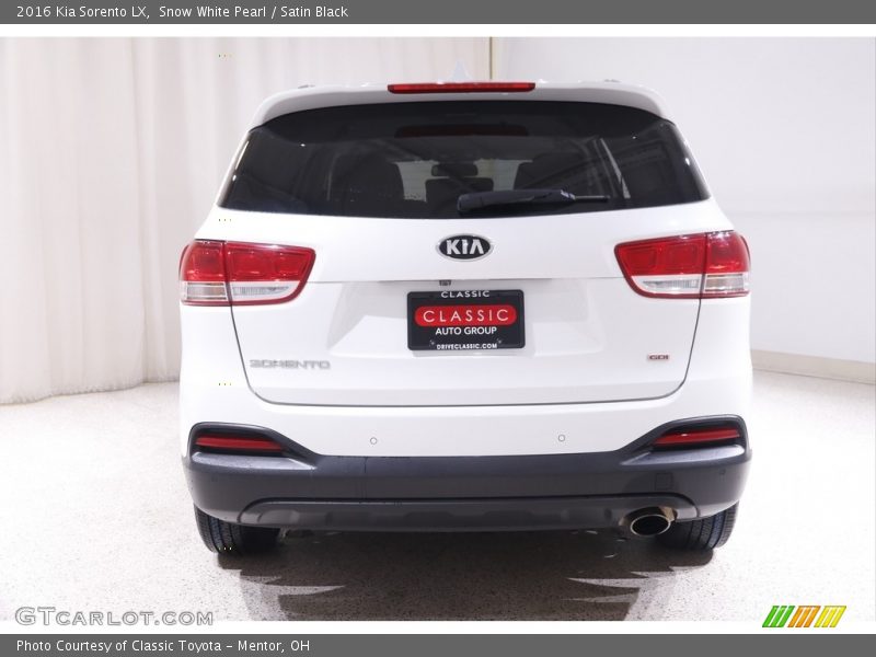 Snow White Pearl / Satin Black 2016 Kia Sorento LX
