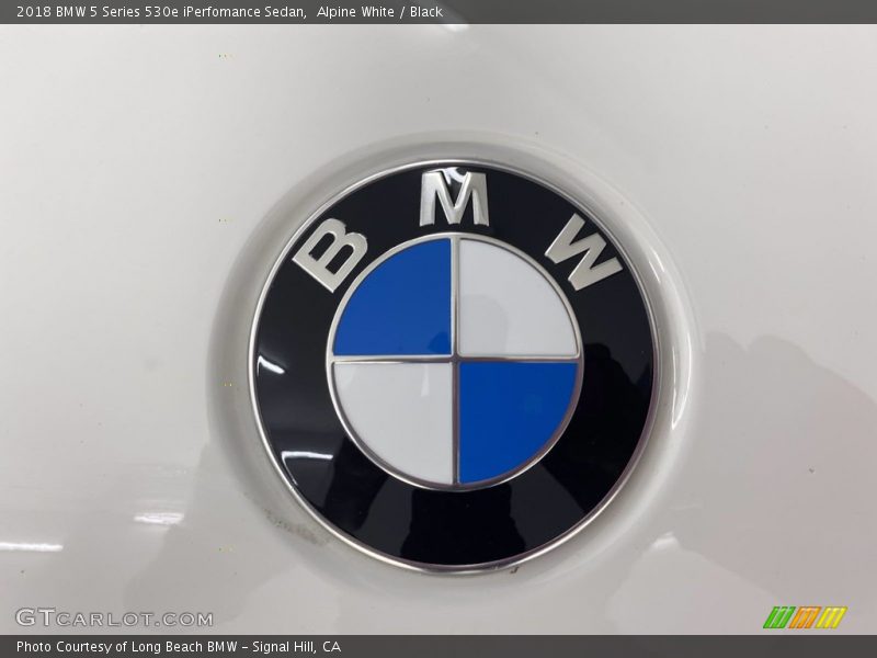 Alpine White / Black 2018 BMW 5 Series 530e iPerfomance Sedan