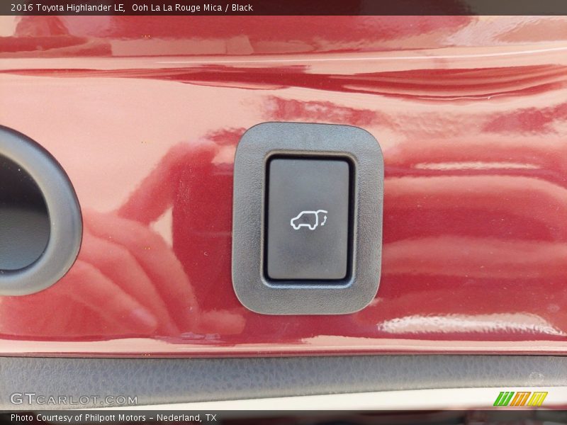 Ooh La La Rouge Mica / Black 2016 Toyota Highlander LE