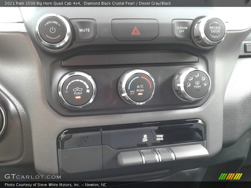 Diamond Black Crystal Pearl / Diesel Gray/Black 2021 Ram 1500 Big Horn Quad Cab 4x4