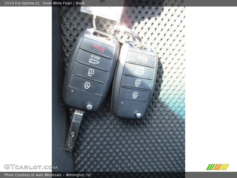 Snow White Pearl / Black 2019 Kia Optima LX