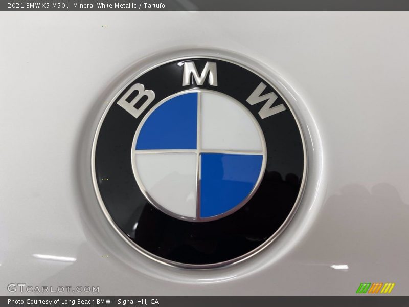 Mineral White Metallic / Tartufo 2021 BMW X5 M50i