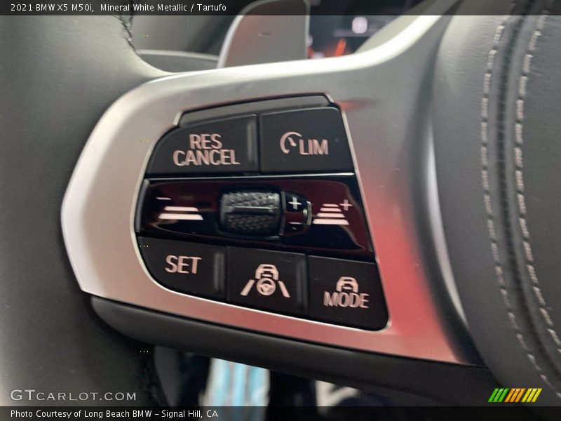 Mineral White Metallic / Tartufo 2021 BMW X5 M50i