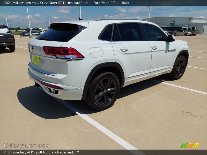 Pure White / Titan Black 2021 Volkswagen Atlas Cross Sport SE Technology R-Line