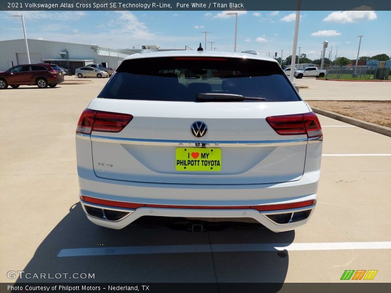 Pure White / Titan Black 2021 Volkswagen Atlas Cross Sport SE Technology R-Line