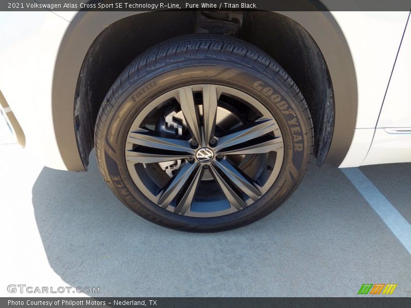 Pure White / Titan Black 2021 Volkswagen Atlas Cross Sport SE Technology R-Line